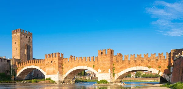 Verona Włochy Most Castelvecchio Rzece Adige Stary Zamek Zwiedzanie Wschodzie — Zdjęcie stockowe