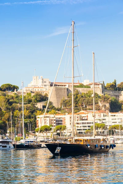 モンテ カルロ モナコ 2022年8月 高級ヨット ボート 景色のスカイラインを持つポート ヘラクレス — ストック写真