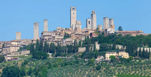 Village San Gimignano Italie Campagne Verdoyante Ciel Bleu Panorama Montagneux — Photo