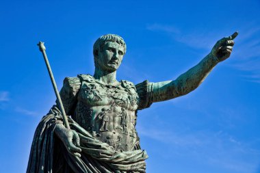 Julius Caesar, Roma, İtalya 'da antik bir heykel. Liderlik kavramı, kişisel büyüme, kişisel gelişim, kişisel yardım