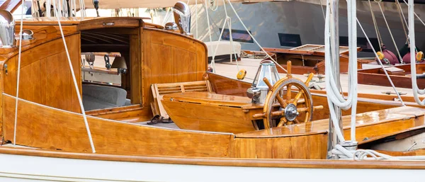 Luksusowy Jacht Wygodne Drogie Drewniane Wzornictwo Meble Dla Turystyki Wypoczynkowej — Zdjęcie stockowe
