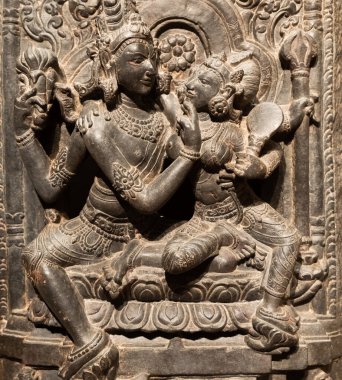 Torino, İtalya - Nisan 2023 Doğu Sanat Müzesi. Shiva ve Parvati, 10. yüzyıl Hinduizm dini için geleneksel seks, tantra ve kamasutra uygulaması olan aşk ve bağlılığın sembolüdür.