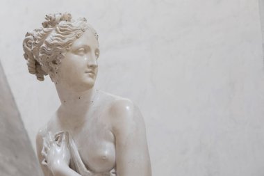 Possagno, İtalya - Haziran 2022: Venere Italica - İtalyan Venüs - Antonio Canova, 1811. Müzedeki güzel tanrıça heykeli