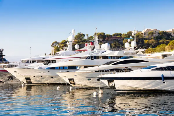 Monte Carlo Monako Sierpień 2022 Port Hercule Luksusowymi Jachtami Łodziami — Zdjęcie stockowe