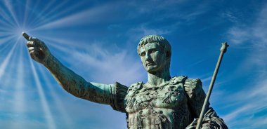 Julius Caesar, Roma, İtalya 'da antik bir heykel. Liderlik kavramı, kişisel büyüme, kişisel gelişim, kişisel yardım