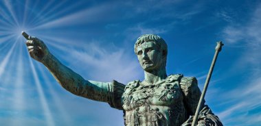 Julius Caesar, Roma, İtalya 'da antik bir heykel. Liderlik kavramı, kişisel büyüme, kişisel gelişim, kişisel yardım