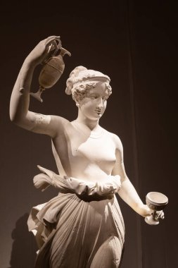 Bassano del Grappa, İtalya - Aralık 2022: Hebe heykeli, Antonio Canova 'nın ünlü antik heykeli, 1796