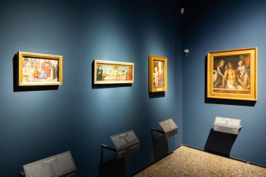 Milan, İtalya - 23 Eylül 2023: Brera antik resim müzesinin içi. Klasik sanat tutkusu, zarif bir iç mekan, hiç kimse.