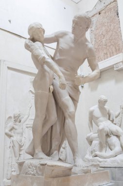 Possagno, İtalya - Haziran 2022: Dedalo e Icaro - Daedalus ve Icarus - heykeltıraş Antonio Canova, 1779