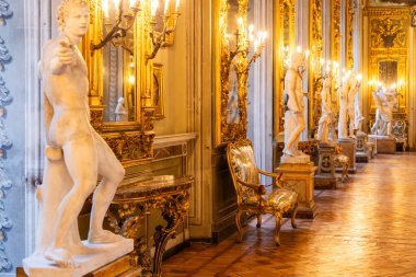 Roma, İtalya - 28 Aralık 2023: Doria Pamphilj Galerisi, 16. yüzyıl lüks sarayı