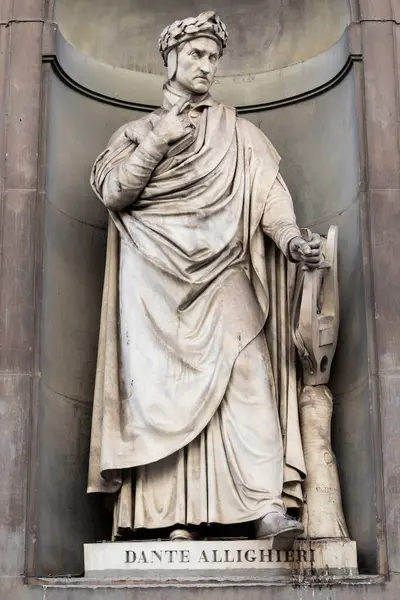 Флоренция Италия Статуя Знаменитого Поэта Данте Алигьери Скульптура Расположенная Недалеко Лицензионные Стоковые Изображения