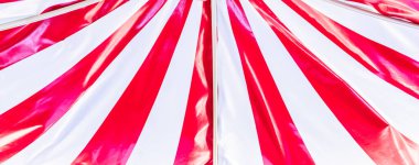 Sirk çadırı arka planı. Renkli tasarım, çizgili beyaz ve kırmızı, geçmişe dönük eğlence.