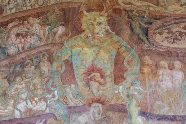 イタリアピサ 2023年6月29日 サタンと中世の地獄と墓地のフレスコ画 ゴシック様式のデザイン 1464 ロイヤリティフリーのストック写真
