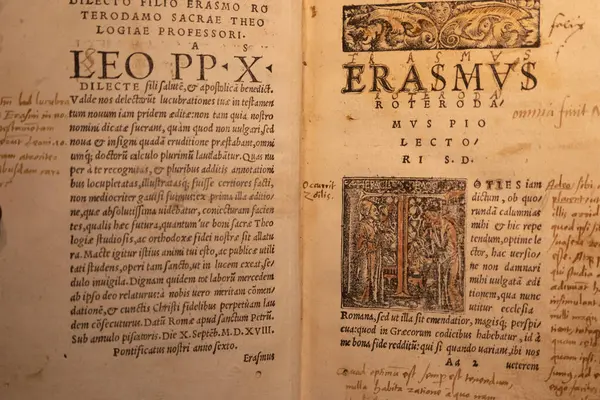 イタリア トリノ 4月2023 消しゴムダロッテルダム エラスムス ロトロダム 最初に印刷された新約聖書 1516 ストックフォト