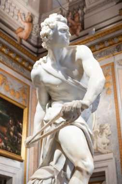 Roma, İtalya - 28 Aralık 2023: Galleria Borghese Müzesi - David by Gian Lorenzo Bernini, 1624 - heykel