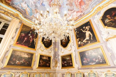 Cenova, İtalya - 8 Ağustos 2023: Palazzo Spinola - Spinola Sarayı antika lüks iç mekan