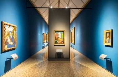 Milan, İtalya - 23 Eylül 2023: Brera antik resim müzesinin içi. Klasik sanat tutkusu, zarif bir iç mekan, hiç kimse.