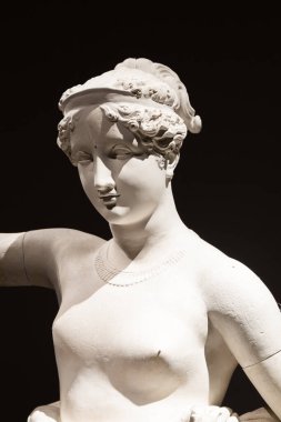 Bassano del Grappa, İtalya - Aralık 2022: Hebe heykeli, Antonio Canova 'nın ünlü antik heykeli, 1796