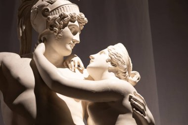 Bassano del Grappa, İtalya - 22 Aralık 2023. Mars ve Venüs, heykeltıraş Antonio Canova, 1822, mermer