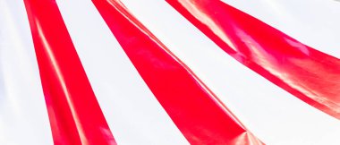 Sirk çadırı arka planı. Renkli tasarım, çizgili beyaz ve kırmızı, geçmişe dönük eğlence.