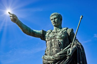 Julius Caesar, Roma, İtalya 'da antik bir heykel. Liderlik kavramı, kişisel büyüme, kişisel gelişim, kişisel yardım