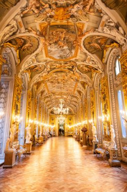 Roma, İtalya - 28 Aralık 2023: Doria Pamphilj Galerisi, 16. yüzyıl lüks sarayı