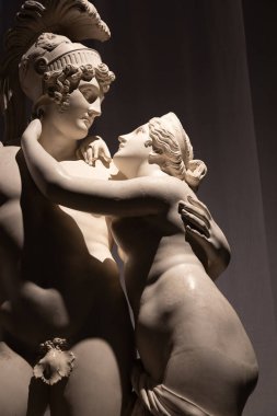 Bassano del Grappa, İtalya - 22 Aralık 2023. Mars ve Venüs, heykeltıraş Antonio Canova, 1822, mermer
