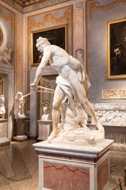 Roma, İtalya - 28 Aralık 2023: Galleria Borghese Müzesi - David by Gian Lorenzo Bernini, 1624 - heykel