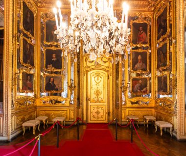 Torino, İtalya - 22 Nisan 2023: Kraliyet Sarayı İçişleri, Lüks Barok Binası, Tarihi Kale