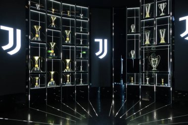 Torino, İtalya - 02 Mart 2024. Juventus Müzesi 'nin içi. Şampiyonlar Ligi Kupası.