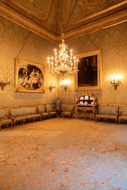 Roma, İtalya - 28 Aralık 2023: Doria Pamphilj Sarayı, 16. yüzyıl lüks sanat koleksiyonu.