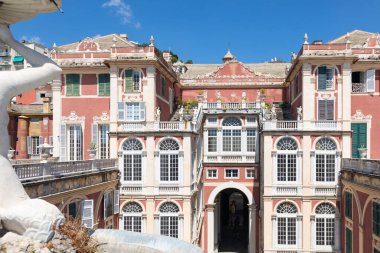 Cenova, İtalya - 6 Ağustos 2023: Kraliyet Sarayı - Palazzo Reale - mavi gökyüzü ile dış görünüş, hiç kimse