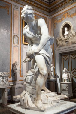 Roma, İtalya - 28 Aralık 2023: Galleria Borghese Müzesi - David by Gian Lorenzo Bernini, 1624 - heykel