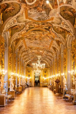 Roma, İtalya - 28 Aralık 2023: Doria Pamphilj Galerisi, 16. yüzyıl lüks sarayı
