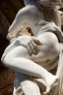 Roma, İtalya - 28 Aralık 2023: Galleria Borghese - Borghese Galerisi - Proserpina Tecavüzü, Gian Lorenzo Bernini, 1622 - beyaz Carrara mermer heykeli