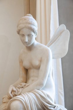 Floransa, İtalya: 28 Aralık 2023. Psyche Terk Edildi Pietro Tenerani, 1819, Carrara mermeri - Ruh 'un Eros' u kaybettiği an