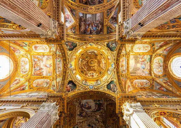 Cenova, İtalya - 8 Ağustos 2023: Annunziata Kilisesi - Bazilika della Santissima Annunziata - İtalya 'nın en güzel Katolik Kiliselerinden biri