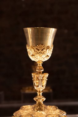 MILAN, ITALY - 28 Temmuz 2024: Papa VI. Pius 'un kadehi, 17. yüzyılın başında - Katedral Müzesi.
