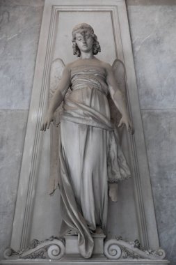 Ölüm meleği heykeli, gizemin sembolü, sonsuzluk ve maneviyat.