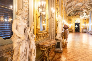 Roma, İtalya - 28 Aralık 2023: Doria Pamphilj Galerisi, 16. yüzyıl lüks sarayı