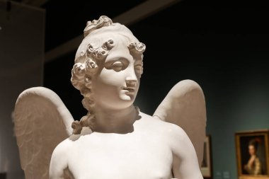 Bassano del Grappa, İtalya - 22 Aralık 2023. Kanatlı Aşk Tanrısı, heykeltıraş Antonio Canova, 1795, alçı.