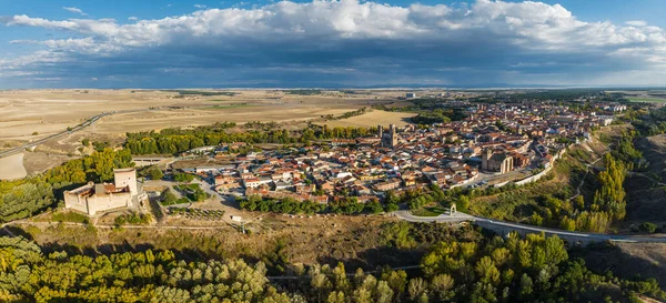 Aerial Kilátás Spanyol Város Arevalo Avila Híres Vár Előtérben — Stock Fotó
