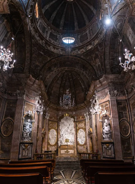 12世紀初頭にロマネスク様式で建てられたローマ カトリック教会タラゴナ大聖堂の聖母マリア礼拝堂 1520年 — ストック写真
