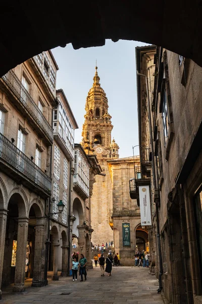 Santiago Compostela Spanien September 2022 Enge Belebte Straße Mit Cafés — Stockfoto