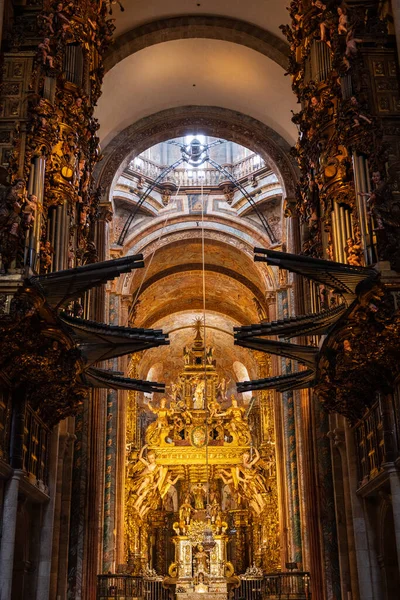 サンティアゴ コンポステーラ大聖堂内部の主な身廊 1211年 建保2年 中世以来の聖ヤコブ巡礼の歴史的地 — ストック写真