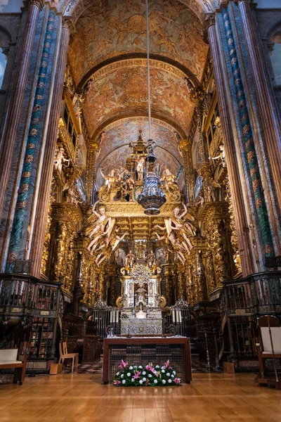 サンティアゴ コンポステーラ大聖堂内の主祭壇 1211年 建保2年 中世以来の聖ヤコブ巡礼の歴史的地 — ストック写真