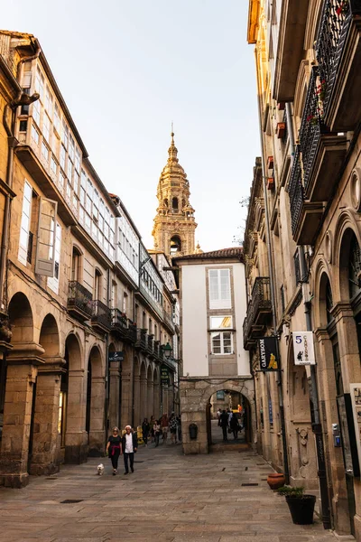 Santiago Compostela Spanje September 2022 Smalle Drukke Straat Met Cafés Stockfoto