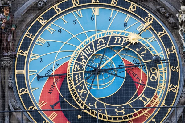 Zbliżenie Średniowiecznego Praskiego Zegara Astronomicznego Praga Orloj 1410 Połączonego Starym — Zdjęcie stockowe