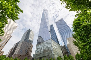 Manhattan, New York 'taki Sıfır Noktası 11 Eylül Anıtı' nın geniş açılı görüntüsü..