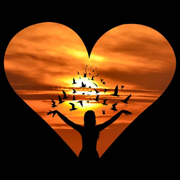 Herzform Mit Frauensilhouette Mit Vögeln Die Bei Sonnenuntergang Sie Herum — Stockfoto